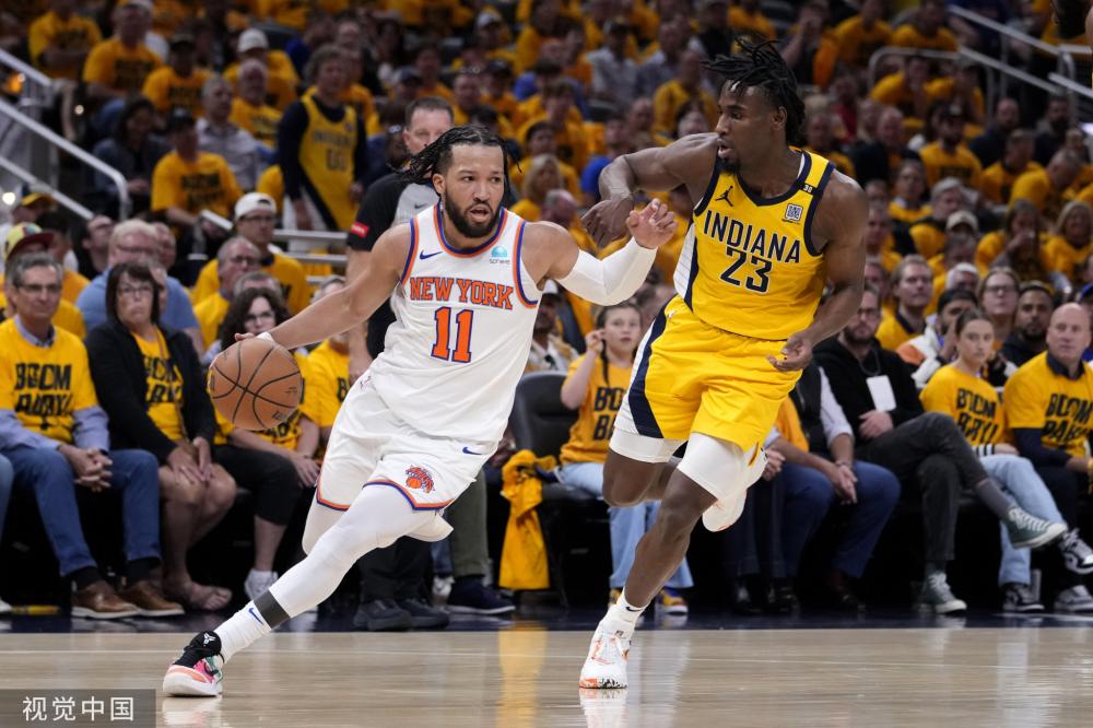 队防线的中 队防线的中