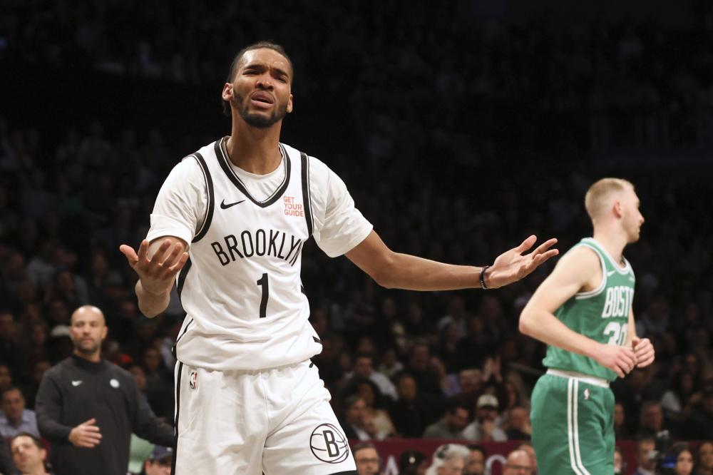 疑是一个深 疑是一个深